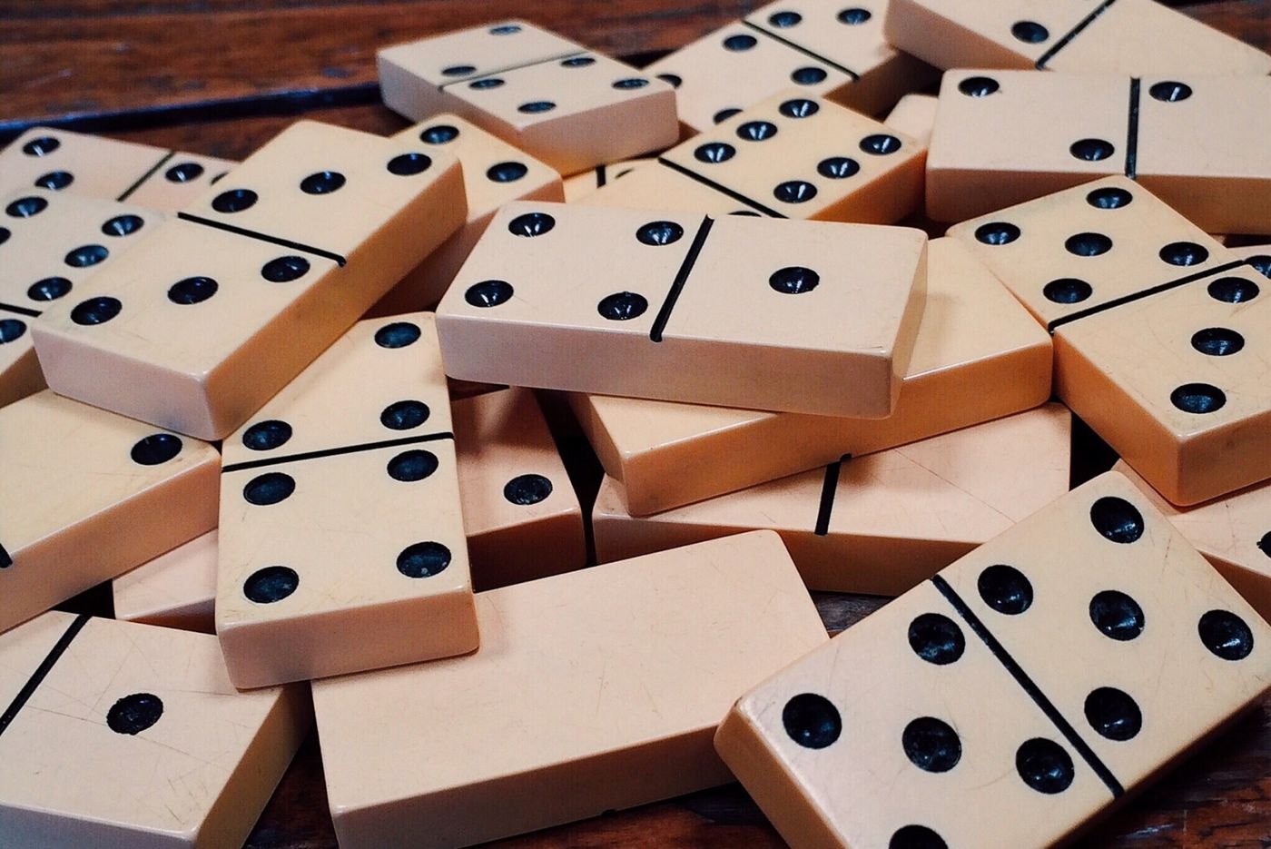 Rectangular domino tiles with matching pip patterns